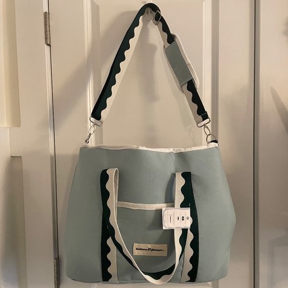 Business & Pleasure The Holiday Cooler Tote Bag in Rivie Green - Picture 4 of 7